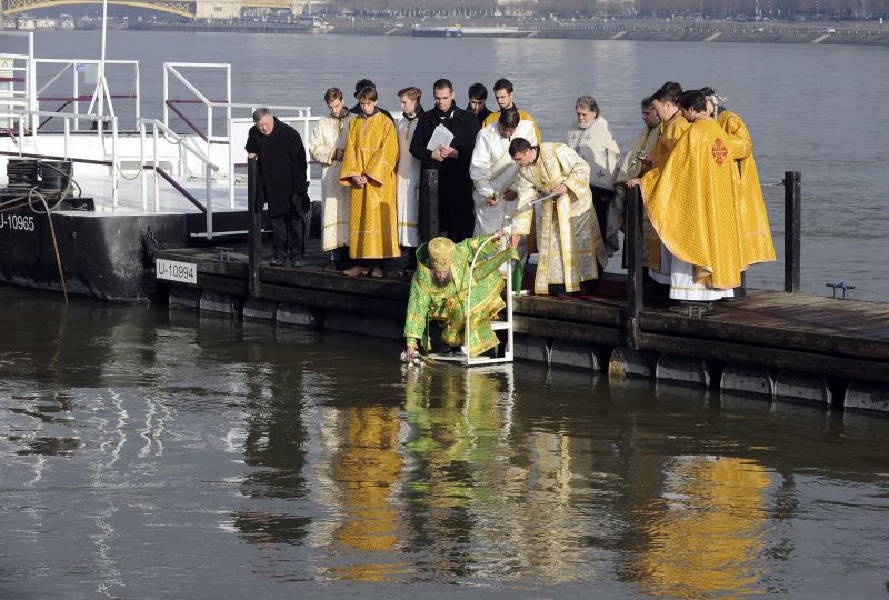 Így szentelték meg Vízkereszt napján a Dunát
