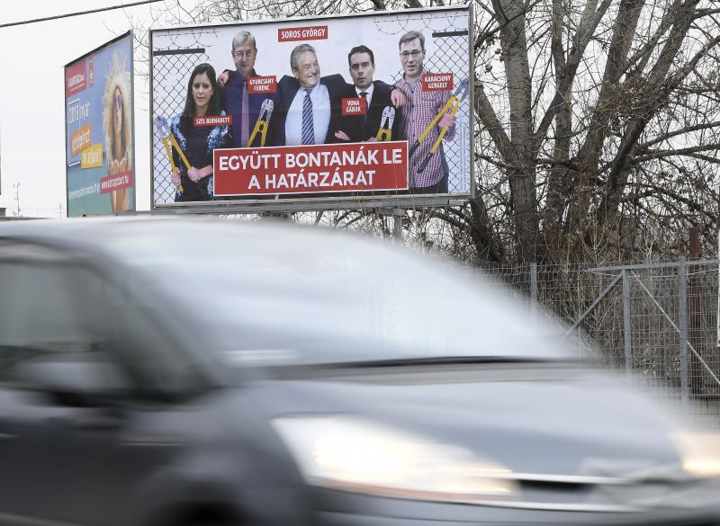 A Kormányhivatal szerint a Fidesz nem sértett törvényt a plakátolással – maradnak a Fidesz plakátjai 