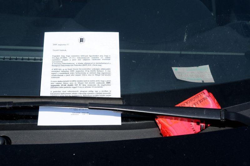 Száz százalékkal emelték a parkolási díjakat a VI. kerületben