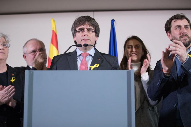  A spanyol ügyészség európai elfogatóparancs kiadását kéri Puigdemont ellen