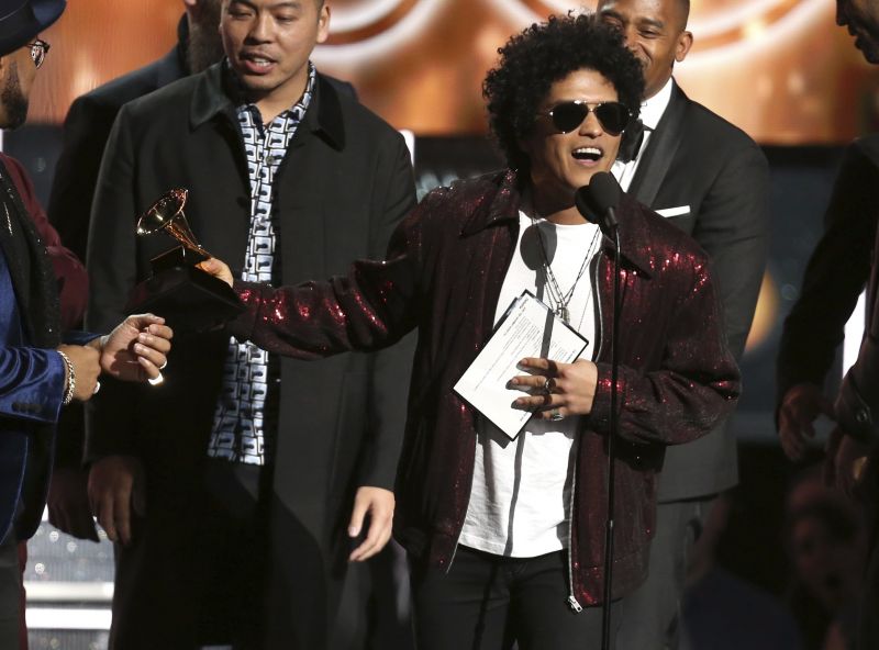 Bruno Mars tarolt a Grammy-díjátadón