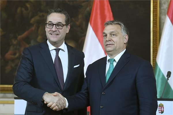 Orbán szerint közösen kell garantálni Ausztria és Magyarország biztonságát