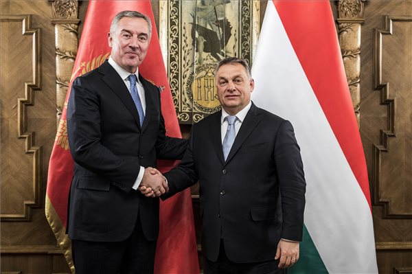 A volt montenegrói kormányfőt fogadta Orbán a Parlamentben