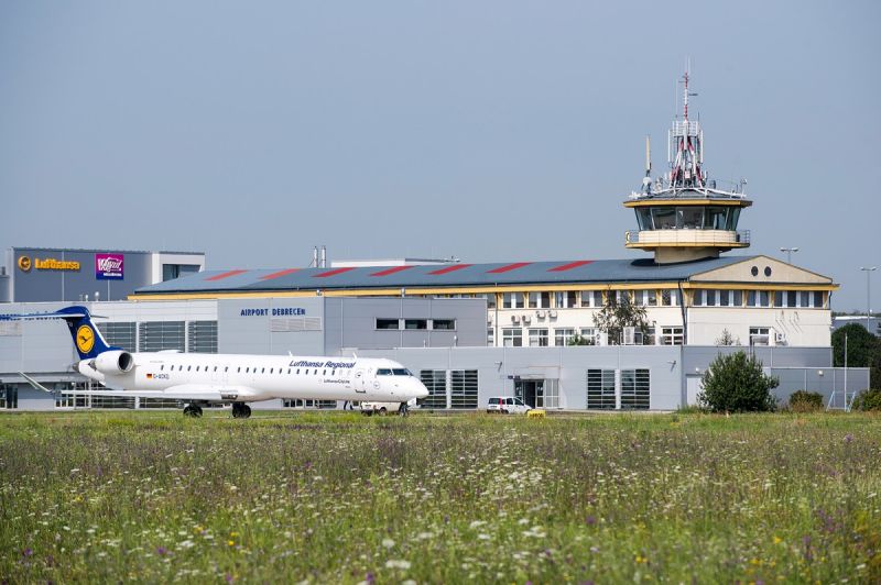 Budapestről irányítanák a debreceni repülőteret