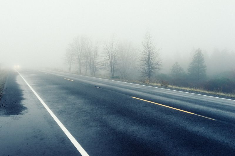 Több megyében köd nehezíti a közlekedést – mutatjuk a részleteket