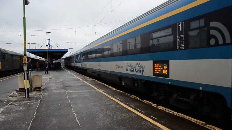 Gázolt a vonat Győrben, késések a veszprémi vonalon