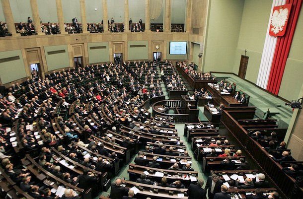 A lengyel parlament büntethetővé tette a "lengyel haláltáborok" kifejezés alkalmazását