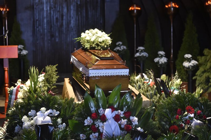 Eltemették Barsiné Pataky Etelkát a Farkasréti temetőben