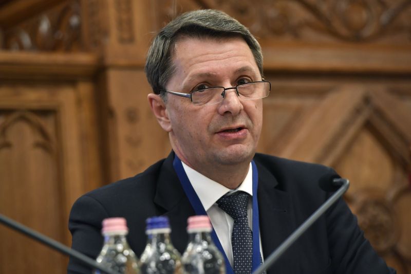 NGM államtitkár: öt éve folyamatosan nő a reálbér Magyarországon – a családok "nemcsak megtakarítani tudnak, hanem fogyasztani is"