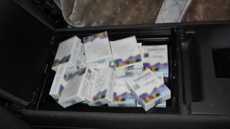 100 doboz vágyfokozó gyógyszert találtak egy szerb férfi autójában