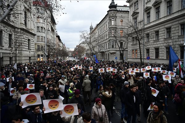 Nem vitázik a diákokkal Orbán, jön az újabb tüntetés