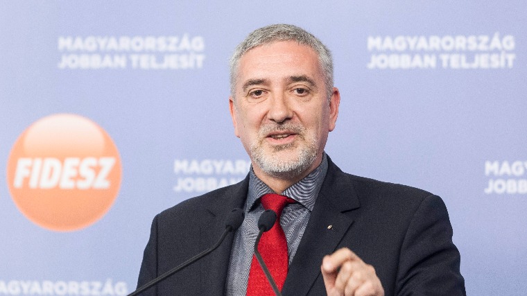 A Fidesz szerint "az ellenzék 150 ezer magánlakást akar felmérni", hogy oda migránsok költözzenek be