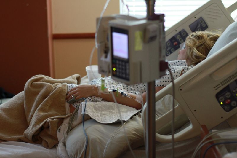 Gyerektartásdíj miatt perlik a négy éve kómában lévő asszonyt