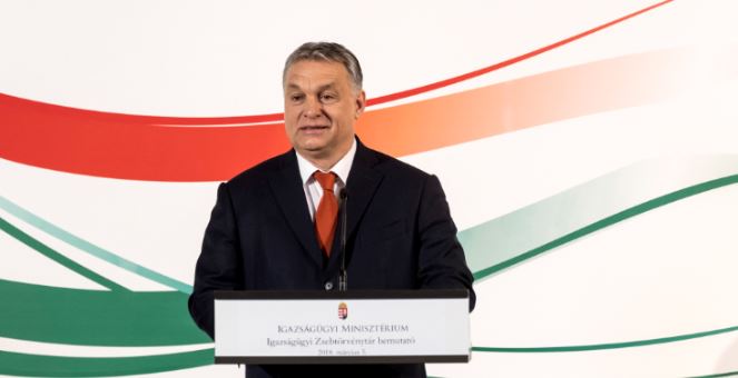 Orbán szerint a választás ünnep, és az a tétje, hogy "Magyarország magyar ország marad-e"