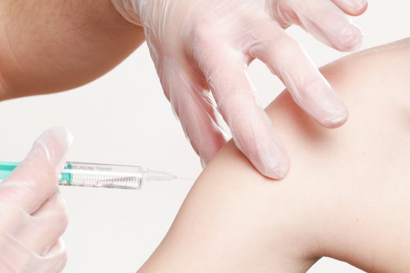 Rengeteg egészségügyi dolgozóról derült ki, hogy nem kapott védőoltást