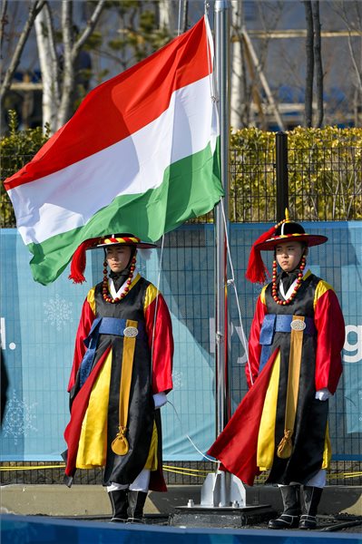 Felvonták a magyar zászlót a téli olimpia helyszínén