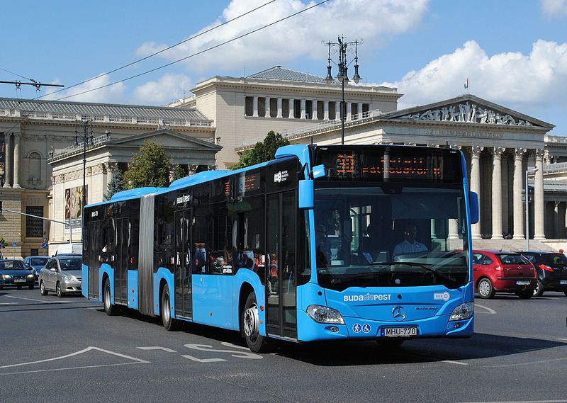 Megemlékezés miatt négy busz is módosítva közlekedik hétfőn a IV. kerületben