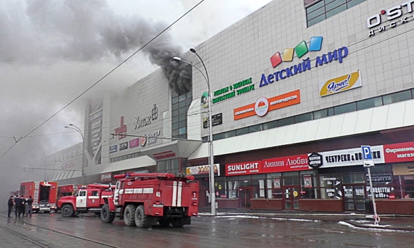 Kigyulladt egy bevásárlóközpont Kemerovóban, halottak