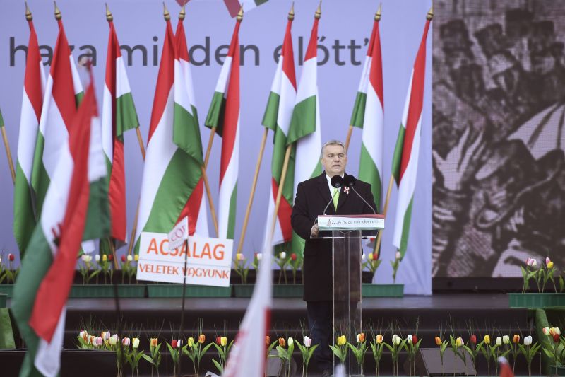 „Most hazaküldjük Gyuri bácsit" – Orbán Viktor szerint "a legnagyobb csata még előttünk van" – videó