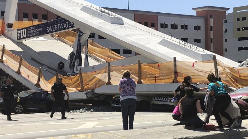 Videó: szombaton adták át a hidat, most összeomlott
