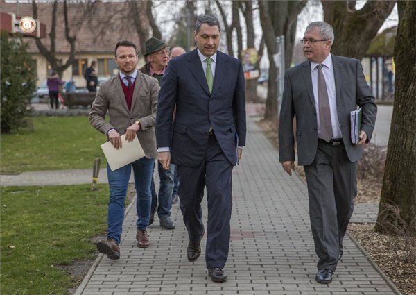 Lázár szerint Orbánra kell szavazni, az a jó megoldás