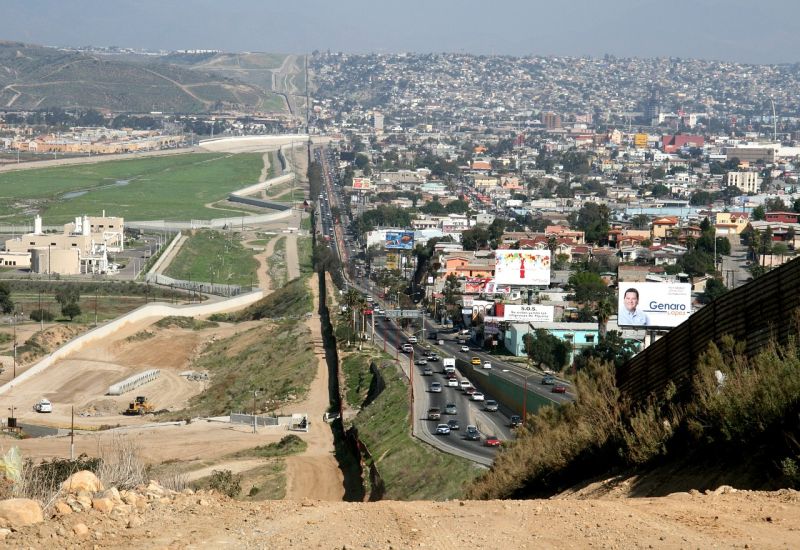 Trump a mexikói határhoz küldte a nemzeti gárdát