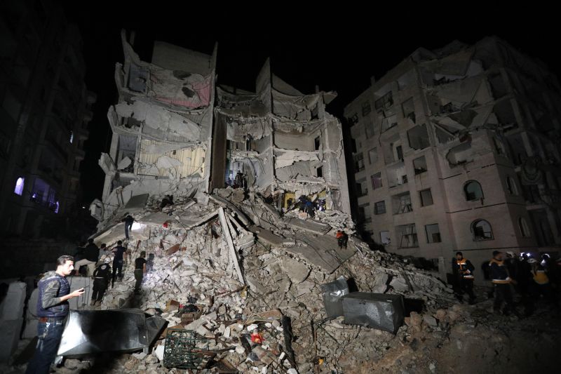 Tizenkilenc ember halt meg egy ház romjai között Szíriában