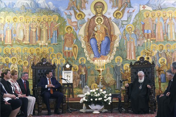 A georgiai ortodox egyház vezetőjével találkozott Áder János 