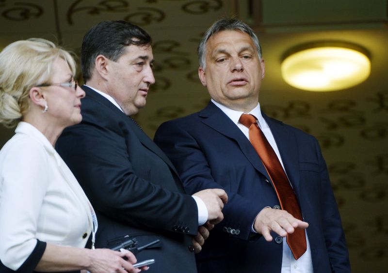 A trükköző sajtófőnök elintézte, hogy ne fotózzák tovább Orbánt