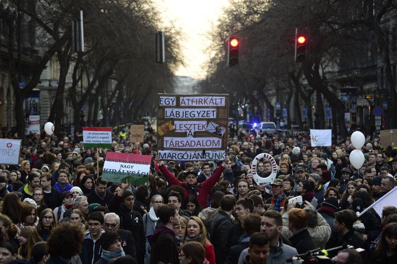 Figyelem: útlezárás, menetrendváltozás Budapesten a demonstráció miatt