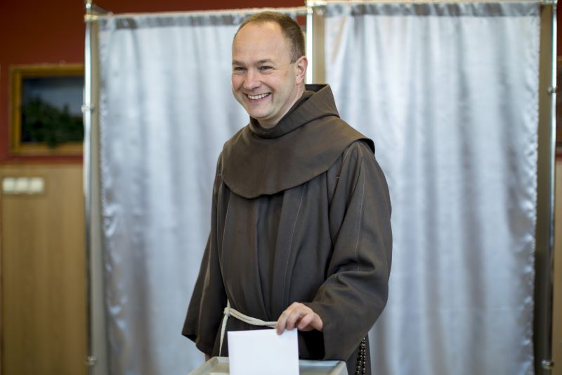 Lóháton ment szavazni egy hortobágyi csikós – fotó