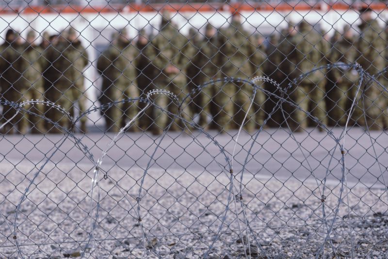 Németh Szilárd bejelentette: megkétszerezik a határvédelemben részt vevő katonák számát