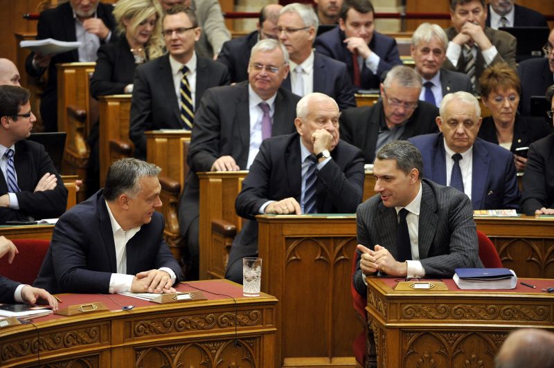 Ma sorsdöntő találkozója lesz Orbánnak és Lázárnak