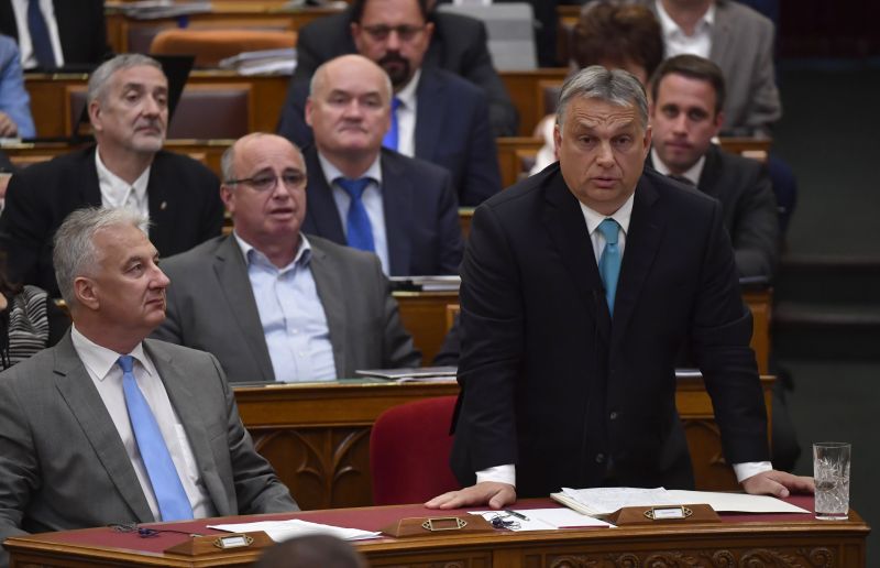Orbán: a közigazgatásnak nincs más mértéke, mint a haza szolgálata
