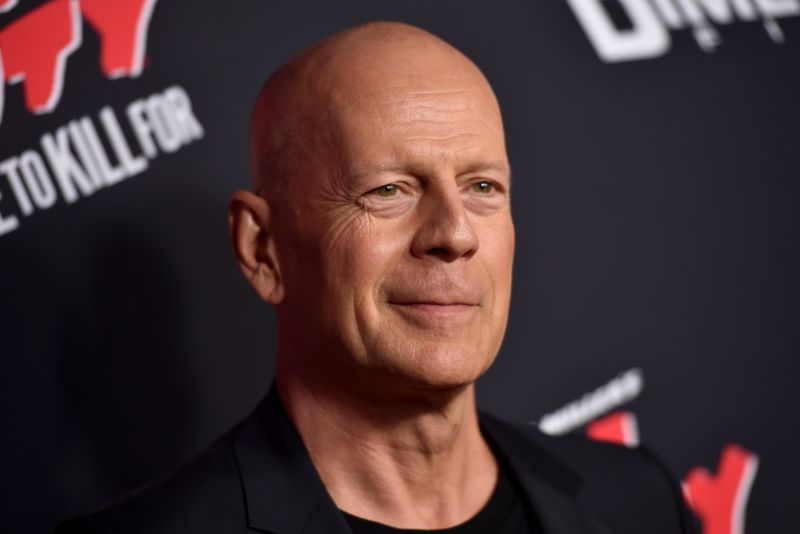 Nem láttuk jönni: Bruce Willis egy magyar energiaital reklámarca lett