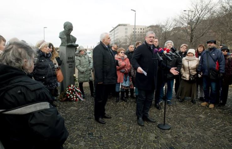 Gyurcsány üzent a Niedermüller elleni tüntetőknek: "Segítsék őt visszatérni a nyájhoz" 
