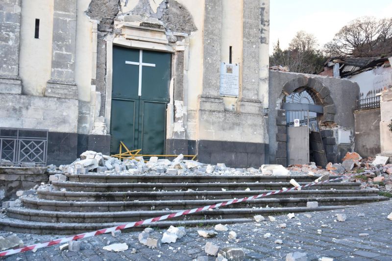 Erős földrengés rázta meg Szicíliát, több tucat ember megsérült – felvételek érkeztek a forrongó Etnáról – videó