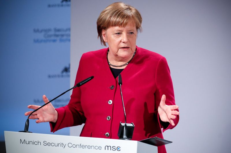 Merkel: Európa bajban van, harcolni kell érte