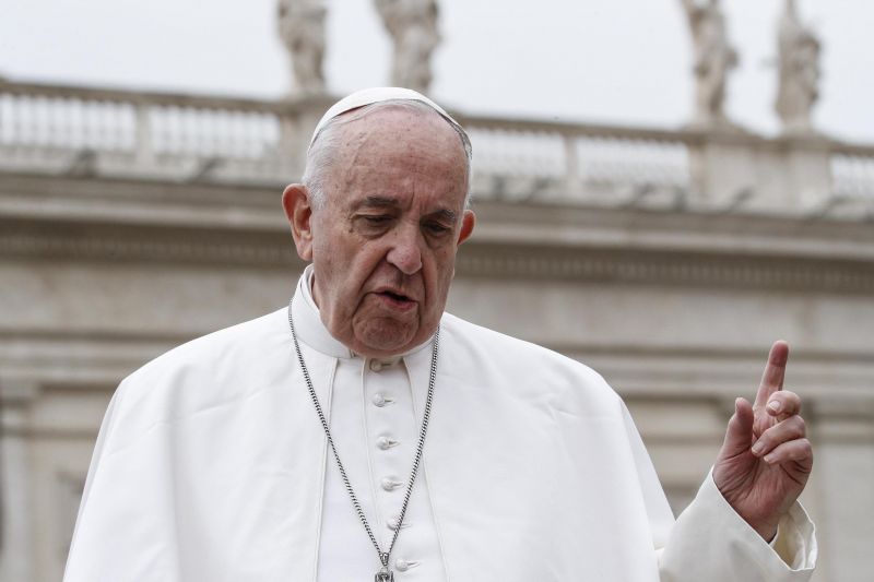 Százezernyi zarándok várja a pápát 