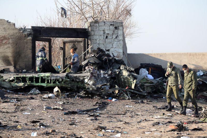 Ukrán repülőgép-katasztrófa: hajtóműhiba okozhatta a katasztrófát, a járat mind a 176 utasa meghalt 