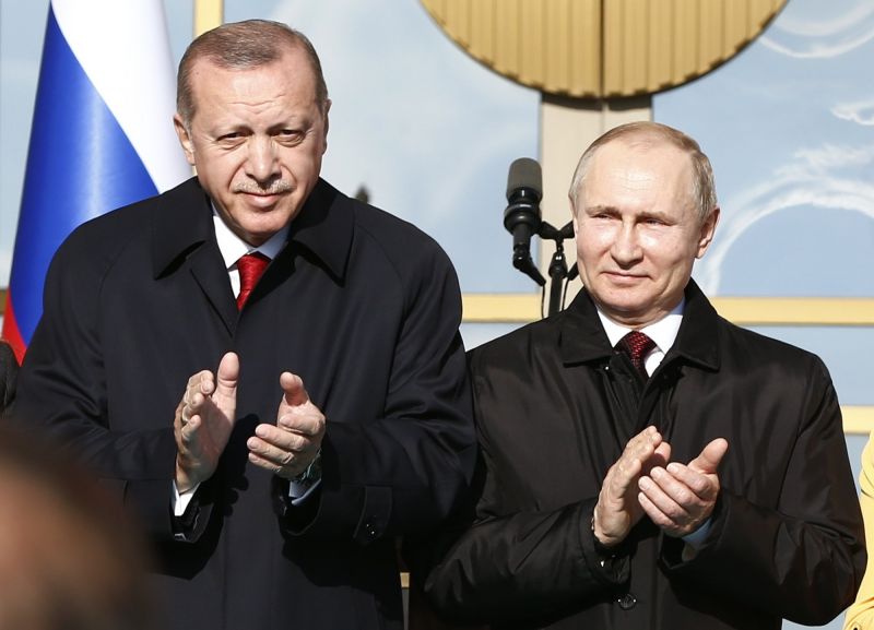 Erdogan aggodalmát fejezte ki Putyinnak a dúmai vegyi támadás miatt