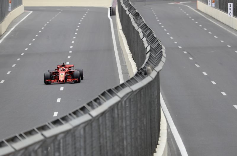 Vettel nyerte az időmérőt az Azeri Nagydíjon