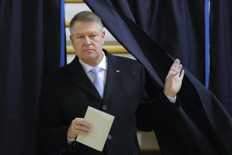 Klaus Iohannist választották újabb öt évre államfővé Romániában