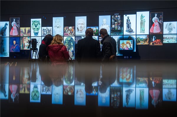Átadták a világ legnagyobb múzeumi LCD falát a Szépművészetiben