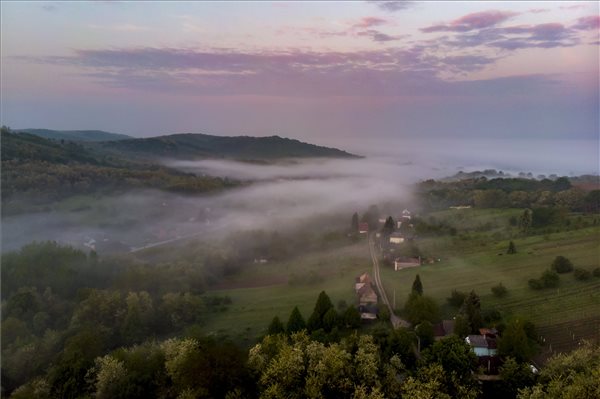 Gyönyörű! Így nézett ki reggel a ködbe burkolózott Zala – fotó