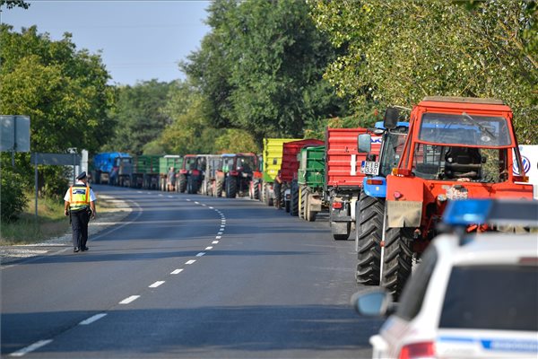 Az alacsony felvásárlási ár miatt tüntetnek az almatermelők Szabolcsban – fotó