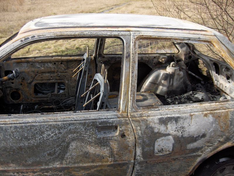 Teljesen kiégett egy autó Dunaújvárosban