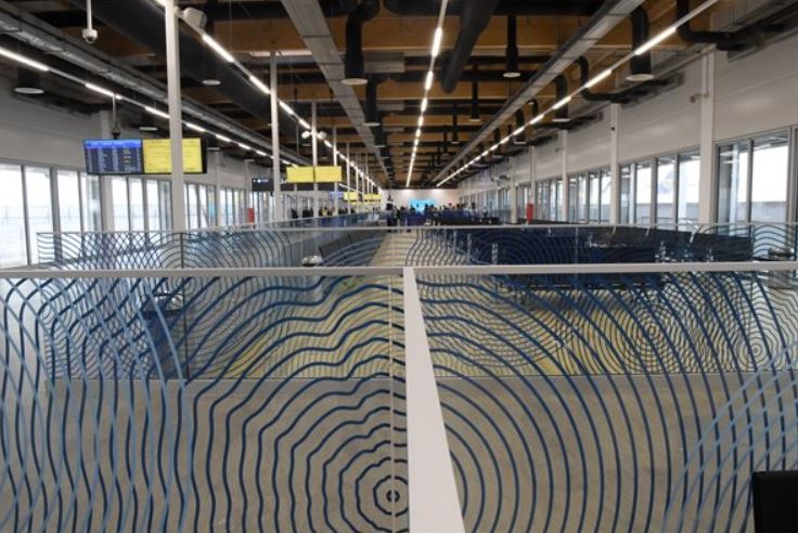Bezár a reptéri "bádogváros", megnyílt az új utasmóló 