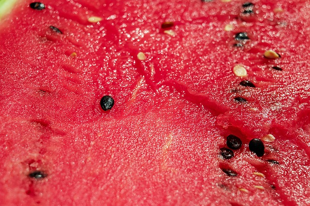 Botrányos – görögdinnyével szexelt 12 éves diákja előtt egy tanár 
