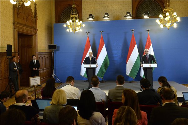 "Nem folytatni fogjuk a kormányzást, hanem új kormány jön létre" – Orbán szerint az emberek a magyar szuverenitás mellett törtek lándzsát – videó